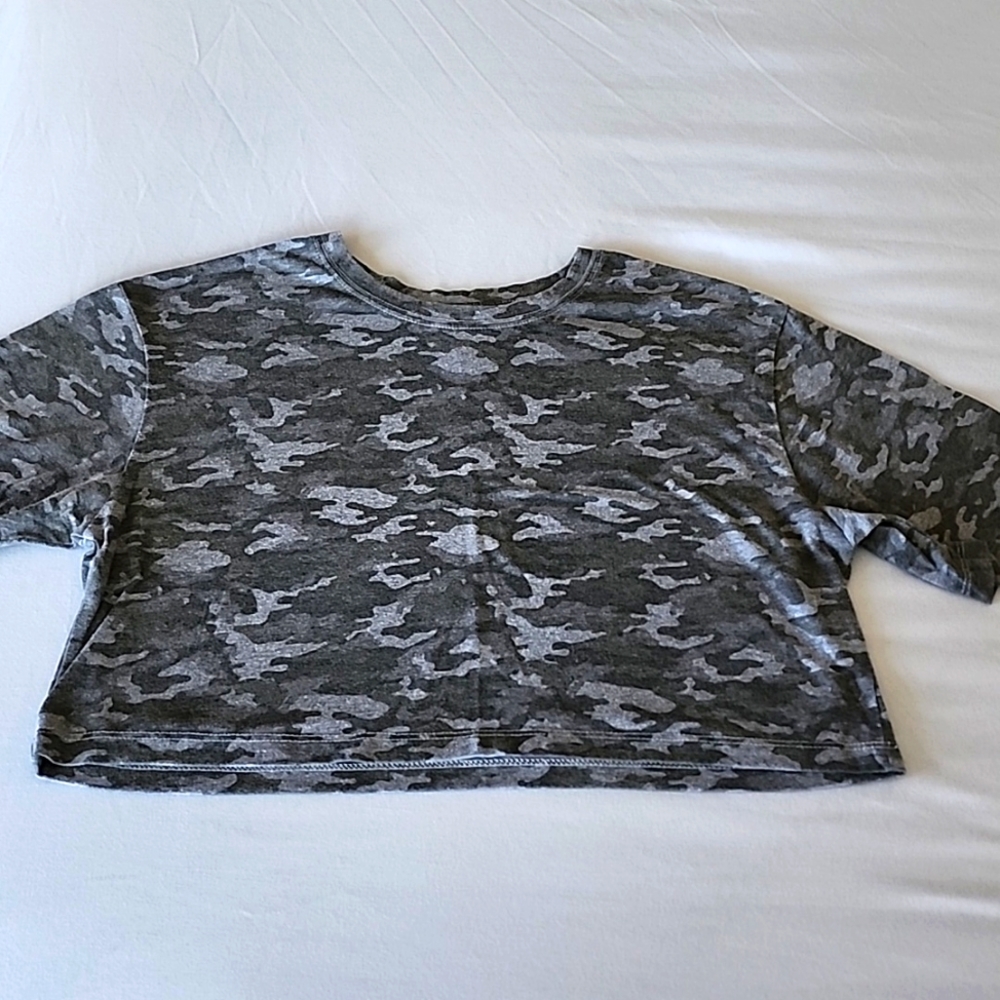 Fabletics gray army print crop top
